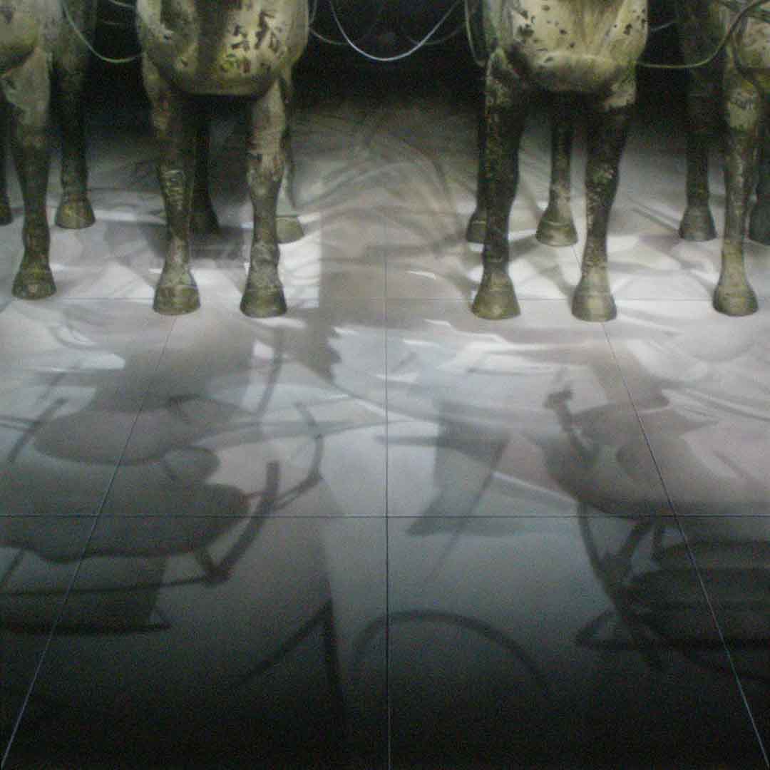 Xi'an Shadows Elzo Dibbets Olieverf op paneel 125 x 125 cm